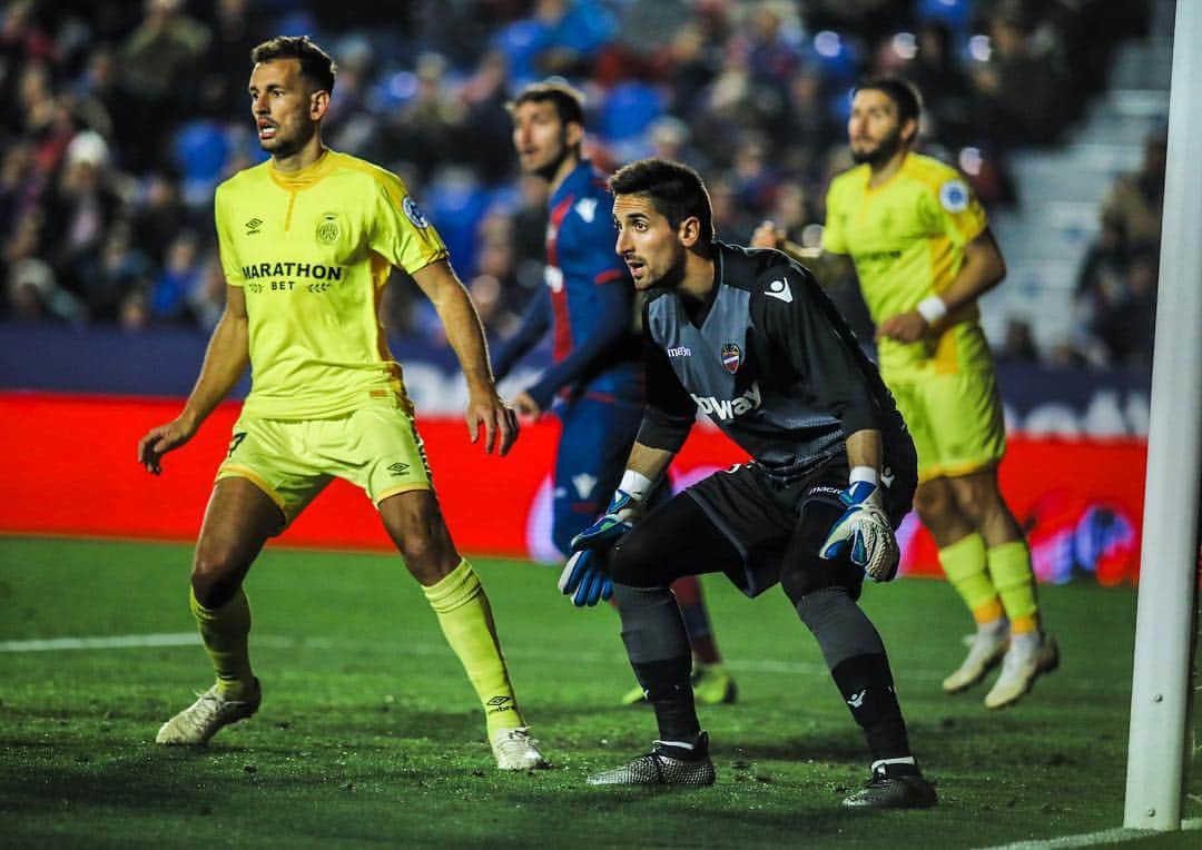 オイエル・オラサバル・パレデスのインスタグラム：「+1 ante el Girona. Seguimos aprendiendo y mejorando. #levantegirona #laliga #pumafootball #uhlsport」