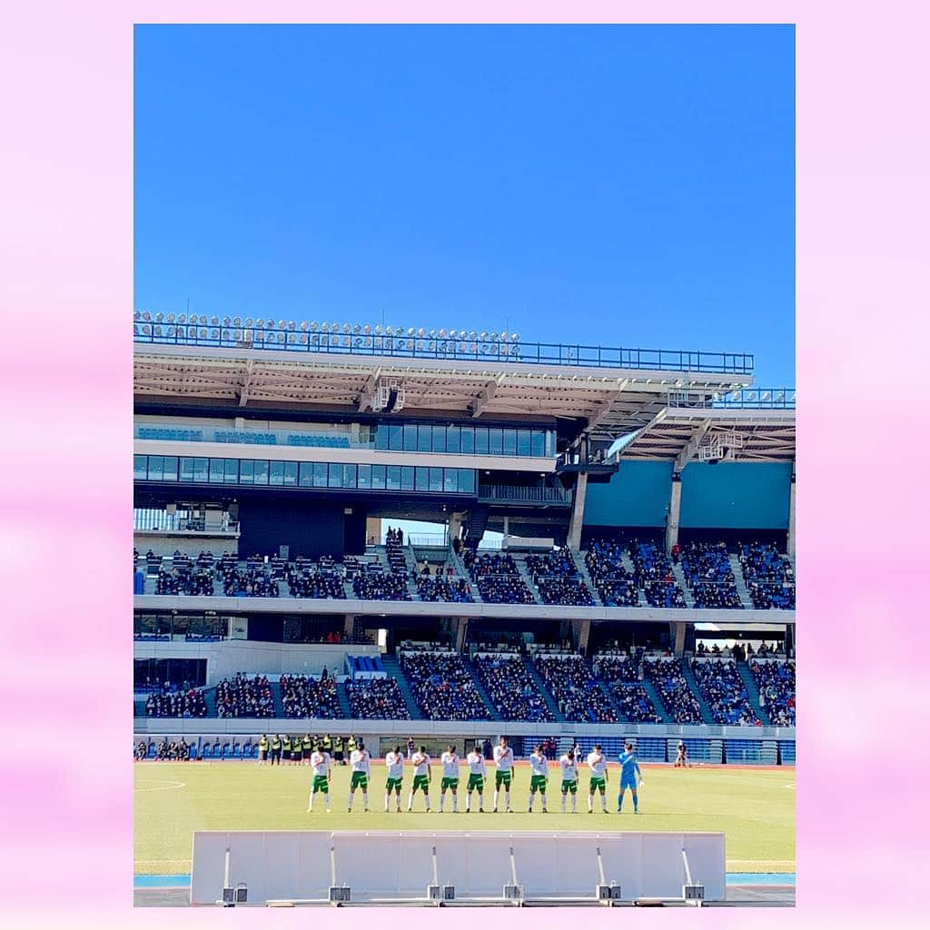 福田典子さんのインスタグラム写真 - (福田典子Instagram)「今日は、初めてプライベートで高校サッカーを観戦に行ってきました！ . 応援団の試合前の声出しで、心臓に響く応援の言葉と足元から感じる地響きに試合前から感動。 . 試合での選手の皆さんのレベルの高さを改めて感じると同時に、一瞬の攻守に懸ける熱量と最後までどうなるか分からないハラハラ感…そして試合終了のときに感じる感動と切なさ。 . 今年もたくさんの現場でワクワクドキドキさせてもらう出来事をお伝えできる場所にいられたら…と心踊る一日でした。 . . この高校サッカーの試合結果は、SPORTSウォッチャーでもお伝えすると思います！ 2019年初めての週末放送です！ 鷲見ちゃんの美しい晴れ着姿もお楽しみに🥰💭💓 . . . #高校サッカー #高校サッカー選手権 #サッカー #soccer #football #SPORTSウォッチャー #SPORTS #スポーツ観戦 #スポーツ好き #後輩たちと団体観戦 #大防寒していくとたいてい暖かい #モヤさまの正月特番のときもかなり防寒したけど夏日 #暖冬の印象が強いこの冬 #明日は仕事始め #いよいよ仕事始め #社会復帰 #今年も仕事するぞーっ」1月5日 23時15分 - norikofukuda212