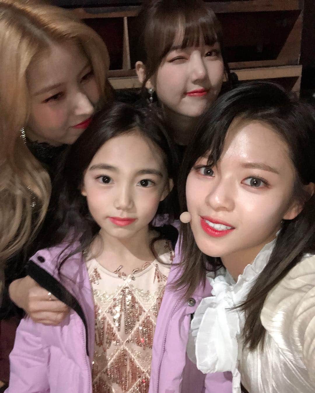 ウンチェのインスタグラム：「. 먼저 관심 가져주시고 예뻐해 주셔서  넘 감사하고 행복했어요🥰 . #소원#예린#정연#언니들과함께 . . #키즈모델#이은채#eunchae #여자친구#gfriend#girlfriend #트와이스#twice#KBS가요대축제」