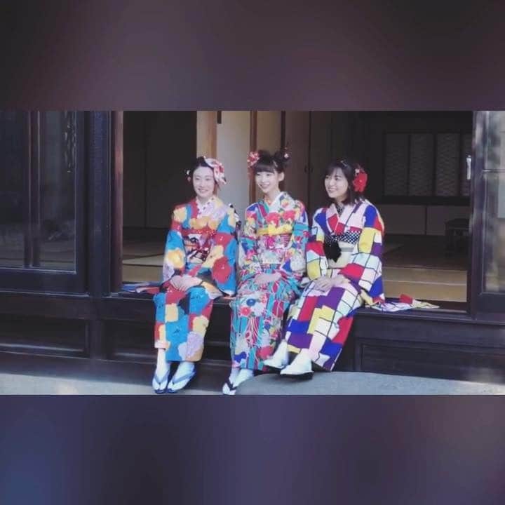 のインスタグラム：「日付変わってしまいましたので、昨日です！  昨日は あゆみなと週プレさんの撮影でした！ 高2の途中で新潟に引っ越して転校して ふたりと同じ高校になって3年生で同じクラスになって メンバーと同じ学校で同じクラスってすごく不思議な感じがして、学校なのにNGTの活動って感じがしたなぁー笑  思い出の 鍋ラーメン、コーンポタージュ、ピザ、んーー楽しかった〜☺️ 毎日学校終わってはレッスンの繰り返しで なかなか学校に行けない日もあり単位が単位が提出物が、レポートが、と騒いでいましたが 放課後学校で桜の花びらたちの練習したりしたのも雪道の通学がたいっっへんだったのも 今となっては青春ですーー🌸  たくさんの思い出があってあって もうすぐ20歳なんだね、と話してて いろーんなことが蘇ってきました！😊 このまま一緒に大人になっていけるといーね😌いつもありがとう！」