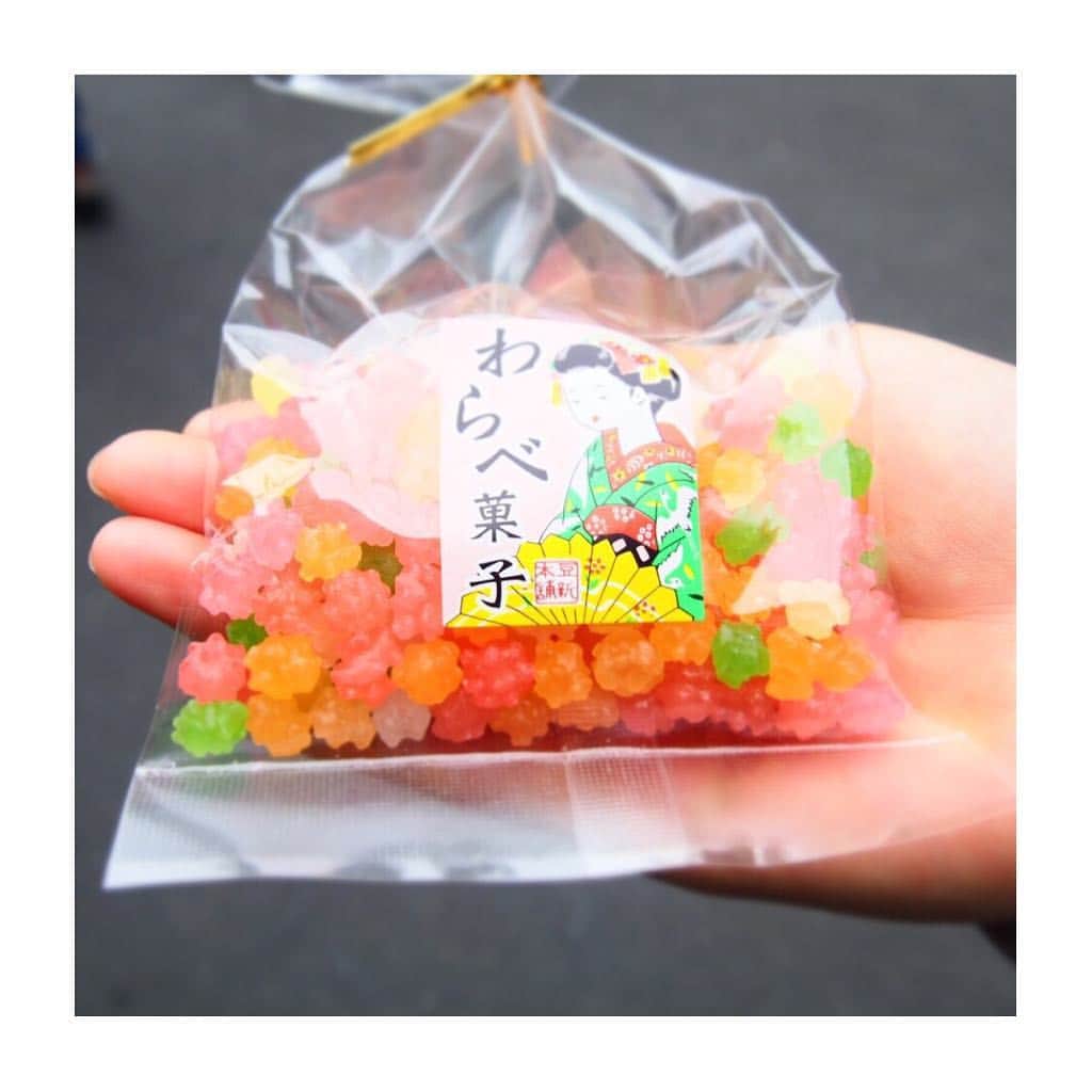寺島咲さんのインスタグラム写真 - (寺島咲Instagram)「こんぺいとう。なんか名前もかわいいし、昔から好きです。和っぽいものに惹かれる（´-`）.｡oOお祭りで自分ですくって袋に入れる量り売りの屋台大好きだったなぁ。#金平糖#かわいい#おいしい#和#日本#和菓子#洋菓子？」1月6日 0時43分 - sakiterashima_official