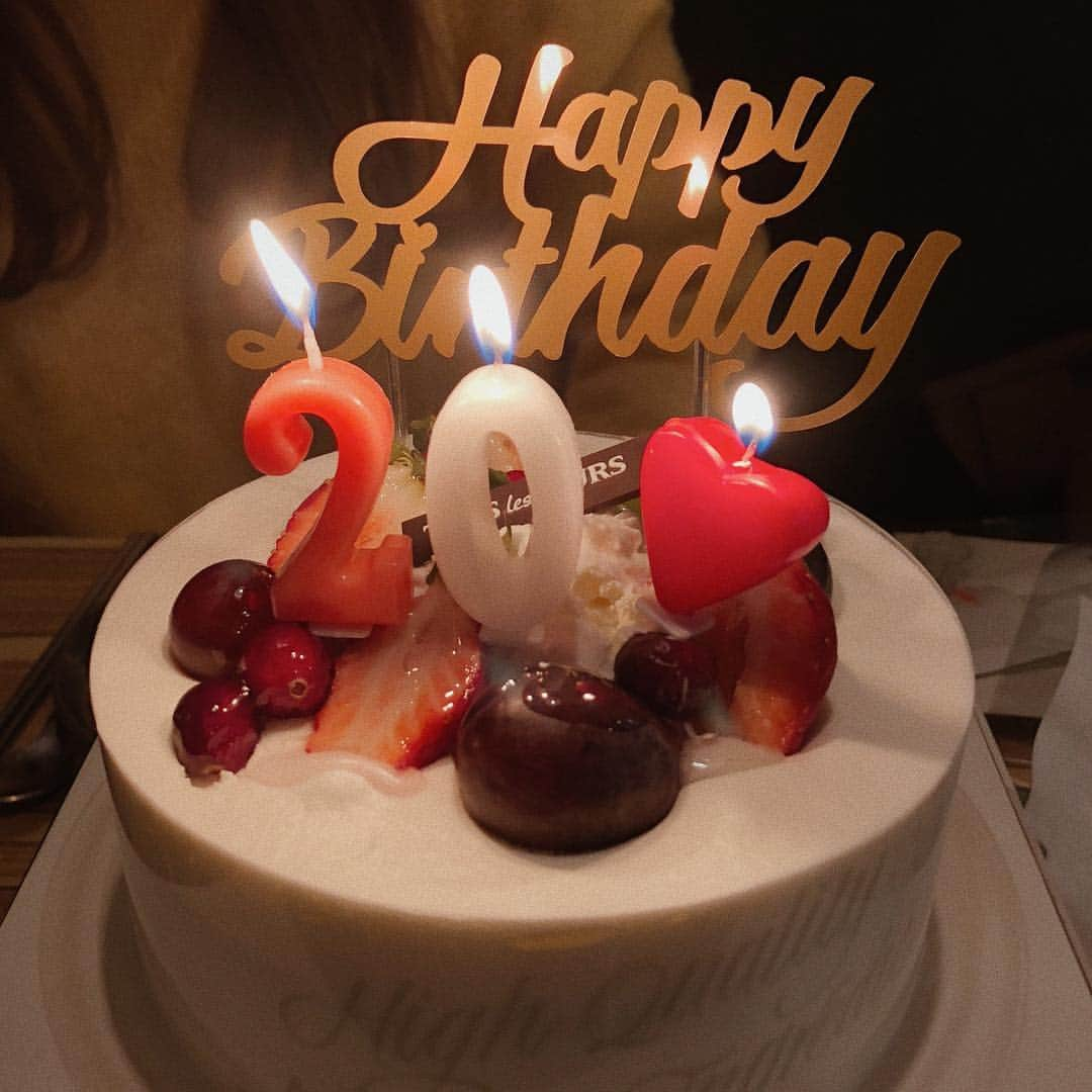 ウィ・ソンヒさんのインスタグラム写真 - (ウィ・ソンヒInstagram)「20번째 생일 축하해 내새낑❤️ 태어나줘서 고마워 올해도 나랑 행복하장」1月6日 0時48分 - _seong_hee