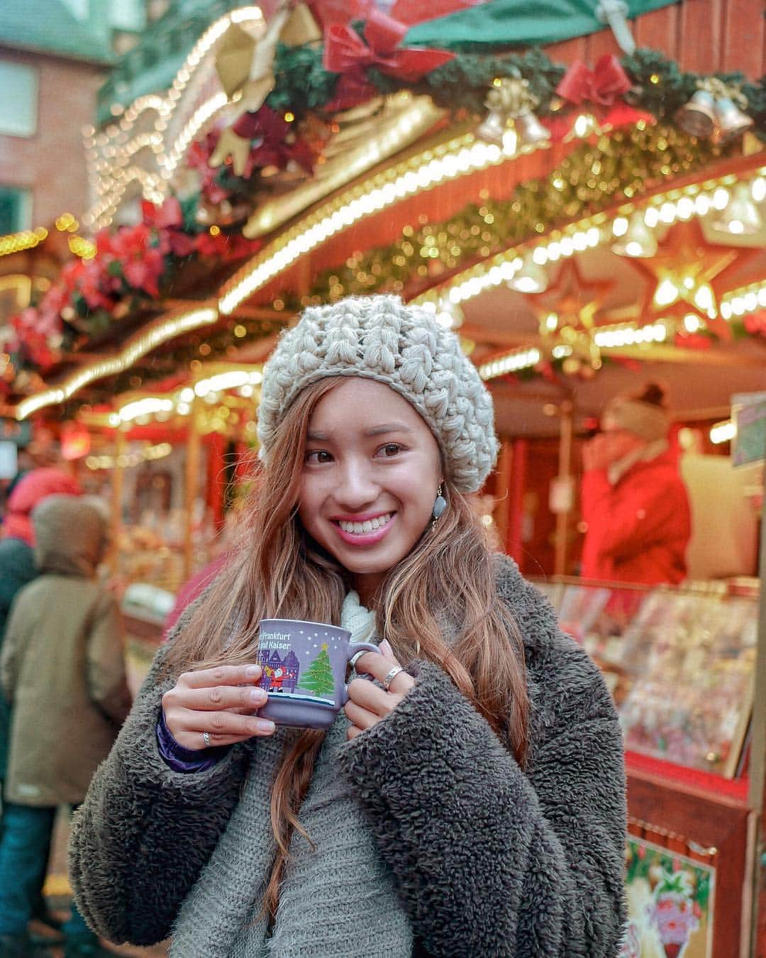 羽石杏奈さんのインスタグラム写真 - (羽石杏奈Instagram)「One more hot wine please🍷  photo in #frankfurt #frankfurtgermany #germany #christmas #christmasmarket #hotwine #winter #wintertrip #europetravel #travelforlife #neverstop #lovemylife #whydontwe #protraveler #今はアムステルダムにいます」1月6日 1時50分 - hawaiianna913