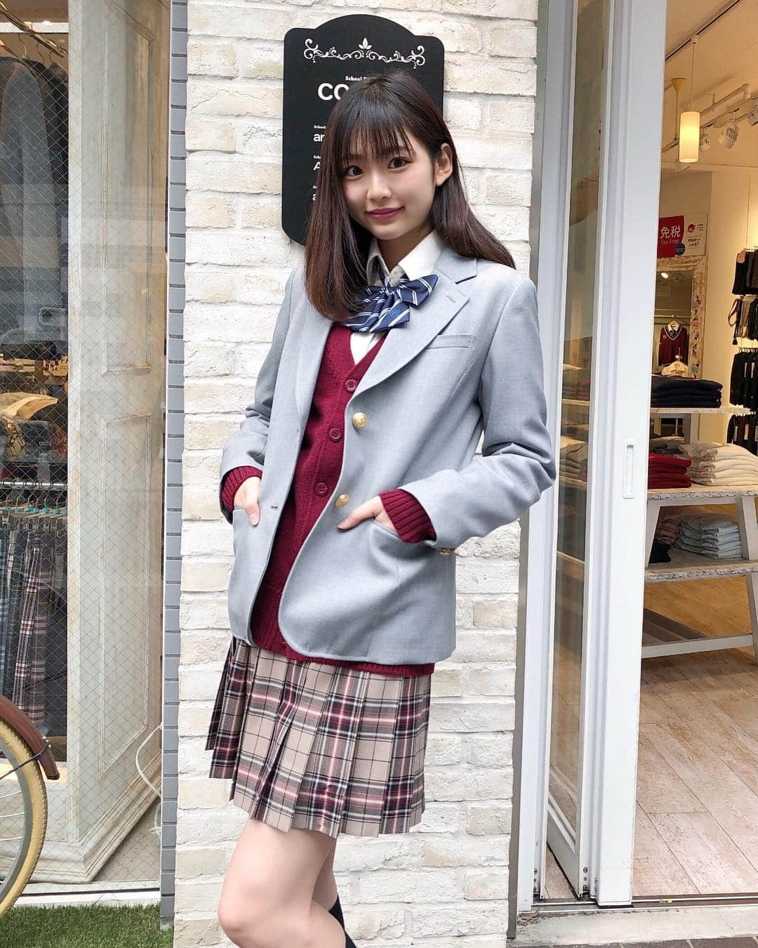 制服専門店CONOMiさんのインスタグラム写真 - (制服専門店CONOMiInstagram)「ライトグレーブレザー♥️﻿﻿♪ ﻿ モデル(@yabusaya0928 ) 身長→170cm﻿﻿ ⭐️着用サイズ﻿﻿ ブレザー→L﻿﻿ 長袖シャツ→L﻿﻿ カーディガン→M ﻿ ﻿ ﻿ ブレザー→¥22000﻿﻿ 長袖シャツ→¥3800﻿﻿ リボン→¥1800﻿﻿ スカート¥9800﻿﻿ ハイソックス→¥1000﻿﻿ ローファー→¥9800﻿﻿ カーディガン→6200 ⚠️全て税抜きの金額です✨✨﻿﻿ ﻿ ﻿ #CONOMi#制服#お洒落#写真#photo#カメラ#fashion#code#スカート#skirt#ローファー#可愛い#学生服#高校生#jk#jc#中学生#学校#セーラー服#highschool#school#靴下#柄#ブレザー#shopping#교복#아이돌#모델#sailorsuit」1月6日 12時45分 - conomi_official