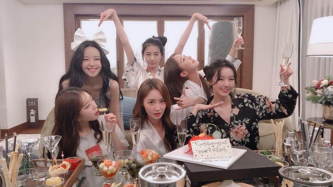 セリ さんのインスタグラム写真 - (セリ Instagram)「#달샤벳 파자마 파티🎈 꺄르르 꺄르르🌸 음성지원 들리나여?  #르메르디앙서울 #파파걸스 #파자마파티걸스 #셰프팔레트」1月6日 12時49分 - shabet_serri