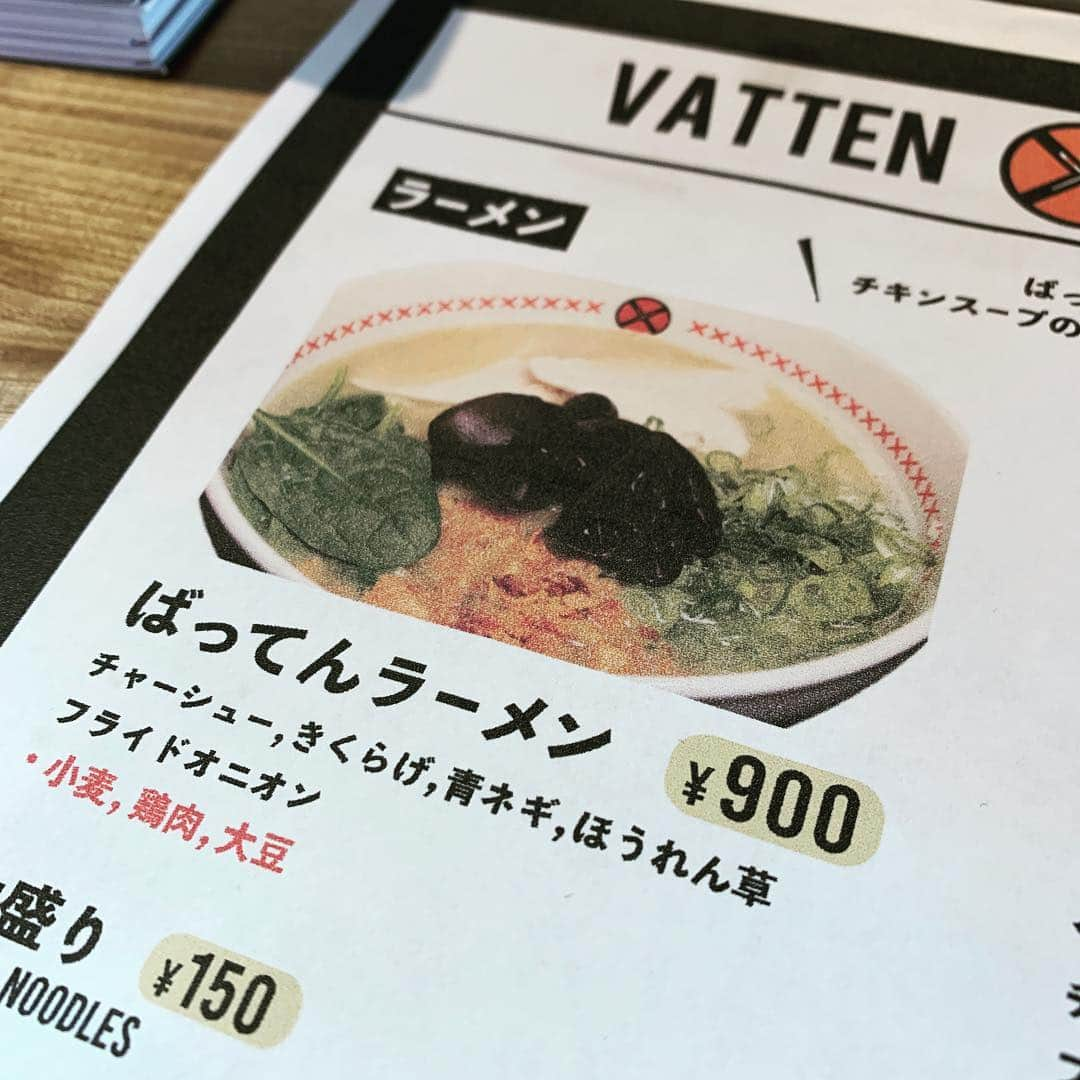 TERUさんのインスタグラム写真 - (TERUInstagram)「vatten ramen in niseko.  ヒデさん @hidechan1223  が湯切りしてくれた、ばってんラーメン。  外国からのお客さんが多くなる見込みということで、とんこつではなく、鳥のスープに現地のジャガイモを加えた、さっぱりしつつも味がしっかりしてました。  美味しい！  また来ます^_^」1月6日 13時35分 - glay__teru