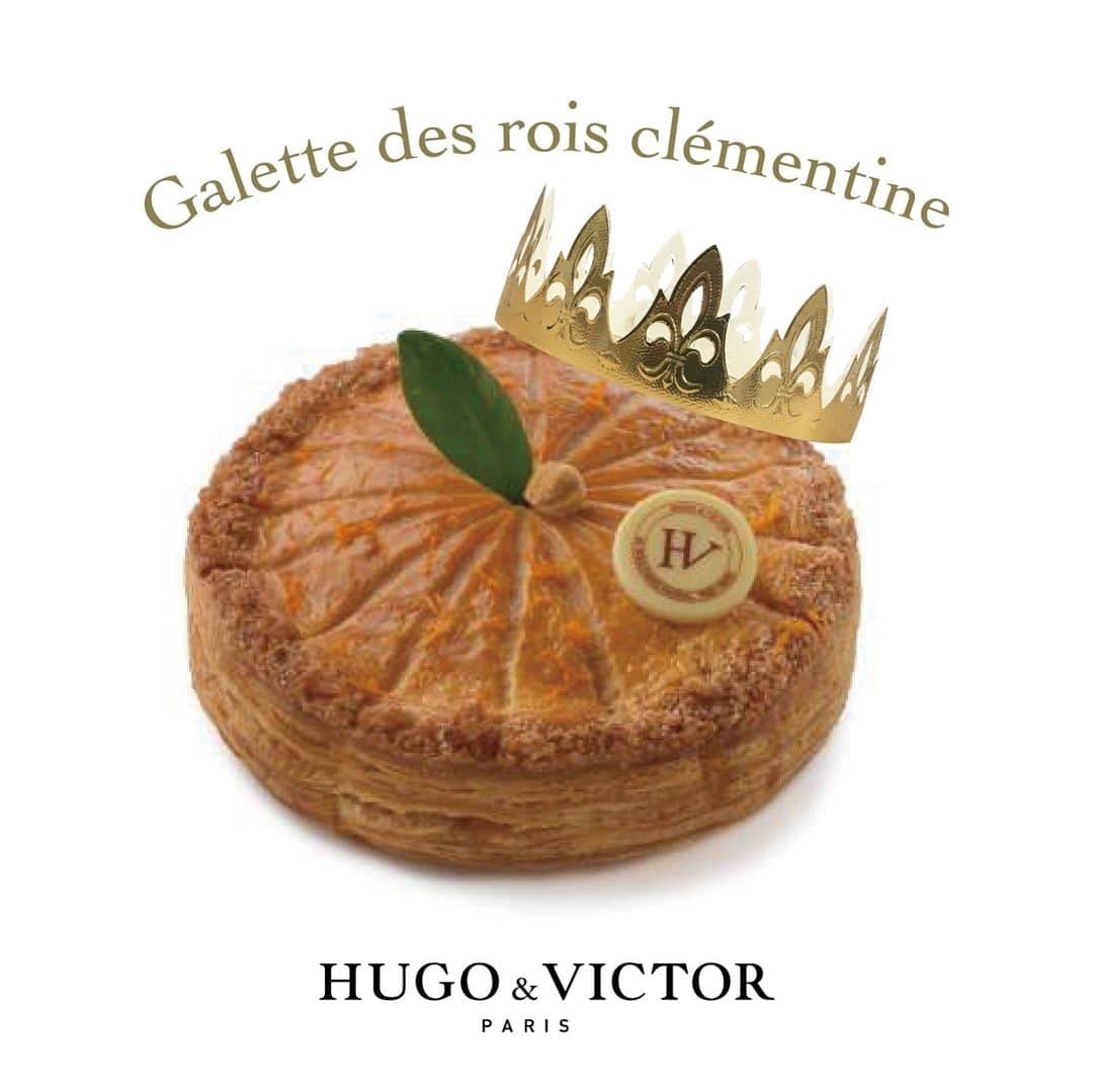 HUGO & VICTORさんのインスタグラム写真 - (HUGO & VICTORInstagram)「＼Galette des rois clémentine／ 皆さん「ガレット デ ロワ」は楽しんでいらっしゃいますか？ . 今年のHUGO & VICTORではトラディショナルのほかに、「ガレット デ ロワ クレモンティーヌ」を販売しております。 . 本場フランスでは毎年多くのパティシエがオリジナルのガレットを発表しているそうです。 . ユーグシェフからは今回、コルシカ産の甘いクレモンティーヌ（日本でいうみかん）をイタリア産のヘーゼルナッツと組み合わせたガレット デ ロワを提案します！ . 素材の美味しさをより強く感じられるように、クレモンティーヌをコンフィにしたり、ヘーゼルナッツはパウダーにしたりと、丁寧にアトリエでつくりました。 . 是非ユーグシェフの新作をお召し上がりください。 . . . ■商品名：ガレット デ ロワ クレモンティーヌ ■価格：3,780円(税別) ■取扱店舗：表参道ヒルズ店/玉川髙島屋S・C店/伊勢丹新宿店/マロニエゲート銀座2店/アトレ恵比寿店/タカシマヤ ゲートタワーモール店/日本橋髙島屋S.C.店 ■販売期間：1月5日(土)～1月27日(日) ※各日売り切れ次第終了 ※タカシマヤ ゲートタワーモール店のみ土日のみの販売となります . . . #hugovictor #hugoandvictor #patissier #chocolatier #チョコレート #ショコラ #チョコ #sweets #ユーゴアンドヴィクトール #GIFT #chocolat #Glace #アイス #ユーゴ #gourmet #グルメ  #スイーツ #sweets #yummy #美味しい #galettedesrois #ガレットデロワ #クレモンティーヌ #clementine」1月6日 13時48分 - hugovictor_jp