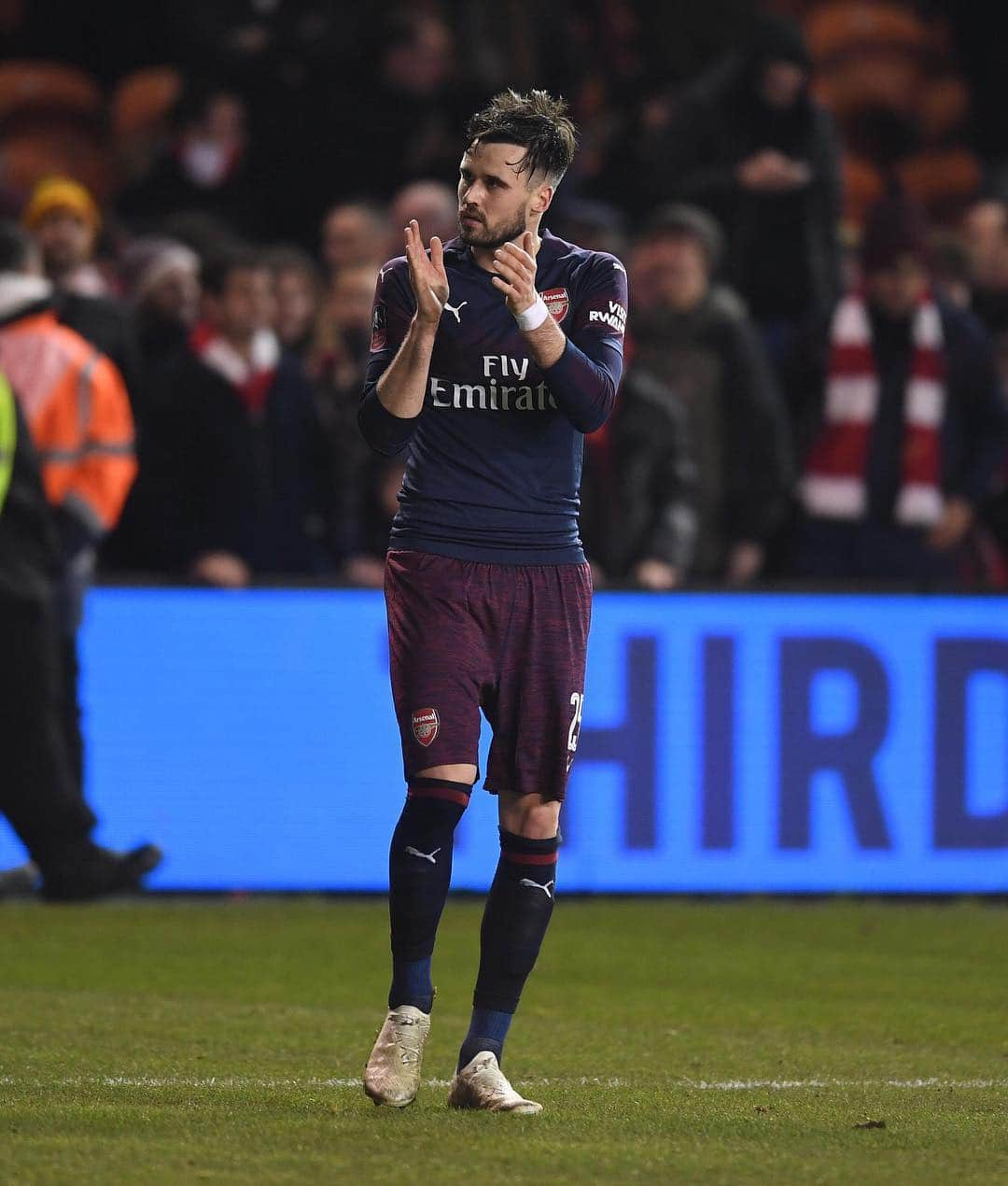 カール・ジェンキンソンのインスタグラム：「Solid team performance and a good clean sheet, onto the next round 💪🏼 The love you fans showed me in the second half will live long in the memory. Yes, I am a Gooner, and I always will be.」