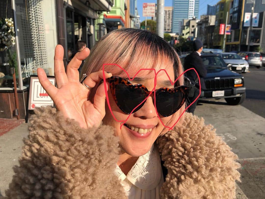 野沢直子さんのインスタグラム写真 - (野沢直子Instagram)「おニュー(死語)🤣 ハートの♥️サングラス🕶に、ゴールドの指輪💍3個。ジャガーに、パイナップルにスプーン🥄 えええ❤️スプーン🥄の指輪てかわいすぎね？(自問自答) #3個ともニセゴールド#blinblin #おニュー#死語同好会」1月6日 6時16分 - naoko.nozawa