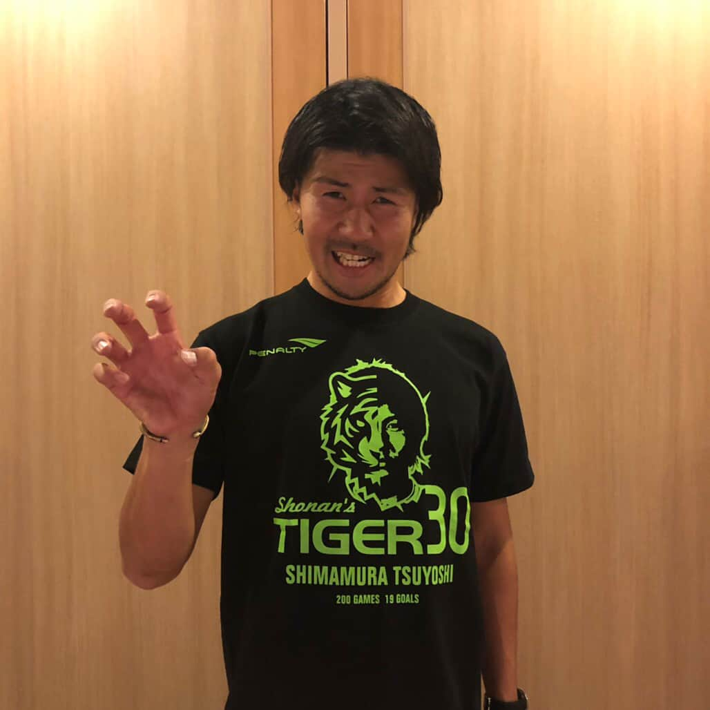 BELLMARE_styleのインスタグラム：「「島村毅引退記念グッズ」本日受注受付最終日🐯‼️ 皆さん、お見逃しのないようにお願いしますね👀🐅 商品一覧は公式サイトをご覧ください💁‍♂️💁‍♀️ ガオー🐯🐯 #bellmare #ベルマーレのある生活 #湘南ベルマーレ #島村毅」