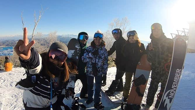 金子藍さんのインスタグラム写真 - (金子藍Instagram)「今年初のスノーボードへ🏂 . みんなに頼りっぱなしのスノーボード ワイワイ楽しいーー . 今年も色んな所行ってみたいな... . #snowboard #スノーボード #スノボ #roxy #roxyjapan #roxysnow #岐阜 #サーファー #snowsurf」1月6日 10時52分 - aikaneko_surf