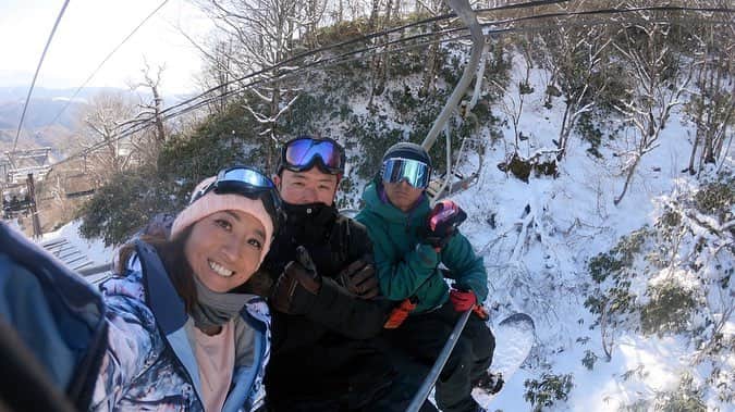 金子藍さんのインスタグラム写真 - (金子藍Instagram)「今年初のスノーボードへ🏂 . みんなに頼りっぱなしのスノーボード ワイワイ楽しいーー . 今年も色んな所行ってみたいな... . #snowboard #スノーボード #スノボ #roxy #roxyjapan #roxysnow #岐阜 #サーファー #snowsurf」1月6日 10時52分 - aikaneko_surf