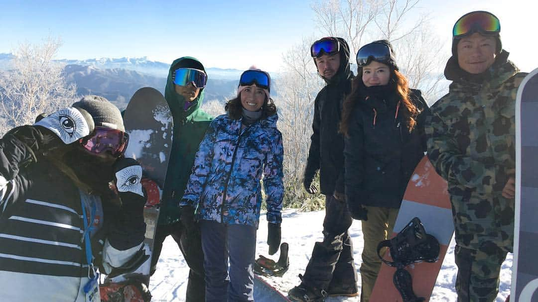 金子藍さんのインスタグラム写真 - (金子藍Instagram)「今年初のスノーボードへ🏂 . みんなに頼りっぱなしのスノーボード ワイワイ楽しいーー . 今年も色んな所行ってみたいな... . #snowboard #スノーボード #スノボ #roxy #roxyjapan #roxysnow #岐阜 #サーファー #snowsurf」1月6日 10時52分 - aikaneko_surf