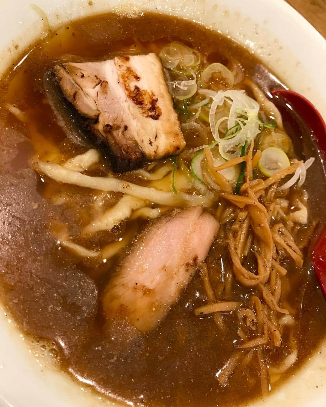 吉山りささんのインスタグラム写真 - (吉山りさInstagram)「目の前で打ってくれる麺は 私を幸せにしてくれました💕  #ラーメン #ラーメン大好き  #麺や七彩 #七彩 #煮干  #麺とスープの絶妙なバランスが120点になる #メンマ もっと欲しい #ネギ もっと欲しい  #スープ ほぼ飲み干しました #instafood #instaramen  #拉麺 #らーめん  #365日 中 360日は口の中火傷してる #猫舌 でもラーメンや #汁物 は #アツアツ が好き #japan  ラーメンが美味しい国に #生まれてよかった #幸せ #yoshiyama #吉山りさ #instamodel #happy #麺類 #ramen #chopsticks」1月6日 10時41分 - oreorerisa