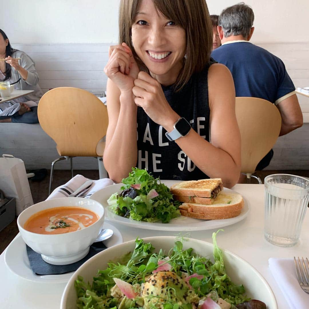 花田美恵子さんのインスタグラム写真 - (花田美恵子Instagram)「#hawaii #honolulu #lunchdate #withmygirl #lovethisplace  #vegan #texmex #healthyfood #smile #aloha #ハワイ #ホノルル #ランチ #ヘルシーごはん #アロハ  最近、部活が忙しくて誘ってもなかなか付き合ってくれない娘と、久しぶりにランチ @vegan_hills  ハワイでいちばん好きなお店💕 いつもTex mexしか頼まないけど😊」1月6日 10時53分 - hawaiimieko