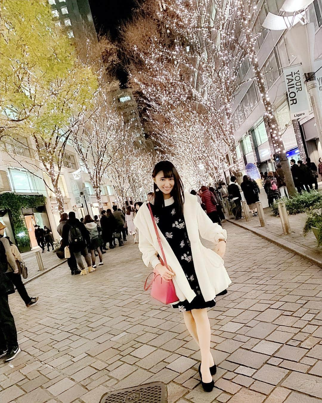 野澤玲奈のインスタグラム：「遅くなりましたが、、今年もよろしくお願いいたします！  #AKB48 #野澤玲奈 #renanozawa #ノザ #noza #あけましておめでとうございます #今年もよろしくお願いします #丸の内 #イルミネーション #丸の内イルミネーション #illumination #marunouchi #tokyostation #東京駅 #japan #jpop #idol #jpopidol #アイドル #tokyo」