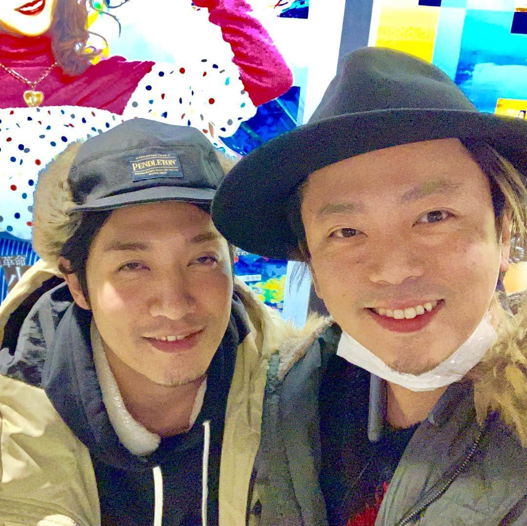 鈴木渉さんのインスタグラム写真 - (鈴木渉Instagram)「今日は年末から2人で飲もうと話していた彼との新年会。現場では会えないけれど同じ立場だからこそ共有できる思いがあります。大好きな尊敬するベーシスト！  #鈴木渉 #須長和広」1月6日 23時23分 - watarumble0223