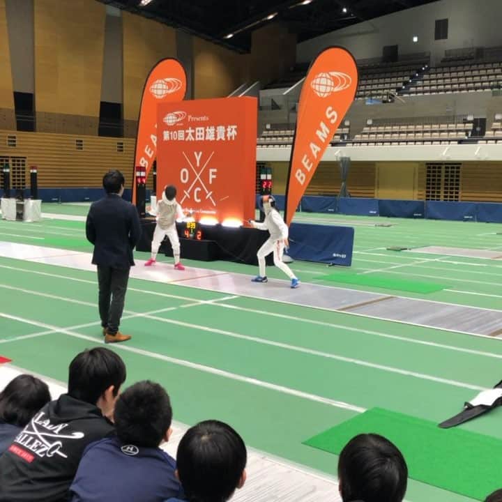前北美弥子のインスタグラム：「太田雄貴杯決勝。駒沢公園屋内球技場にて。その4。小学3年生から6年生が全国から。#フェンシング」
