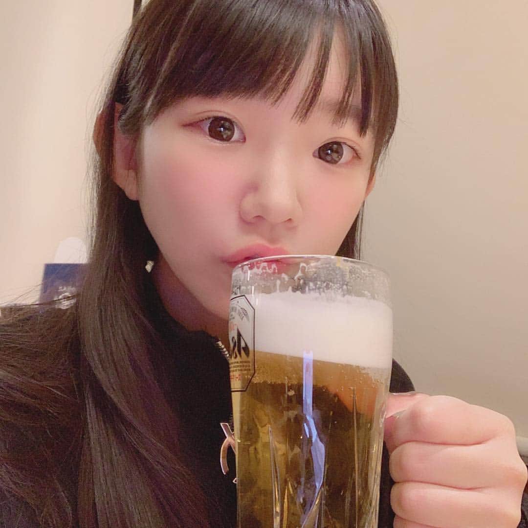 長澤茉里奈さんのインスタグラム写真 - (長澤茉里奈Instagram)「#肉そば 夕方に家族で行ったんだけど父親とビールで乾杯ラーメン最高。 醤油ラーメン久々に食べたけど、めちゃくちゃ美味しかった！！ あっさりなのに味がしっかりしててあっちゅーまに食べちゃった☺️ #長澤のらー活 #まりログ🐷」1月6日 16時54分 - marinanagasawa1008