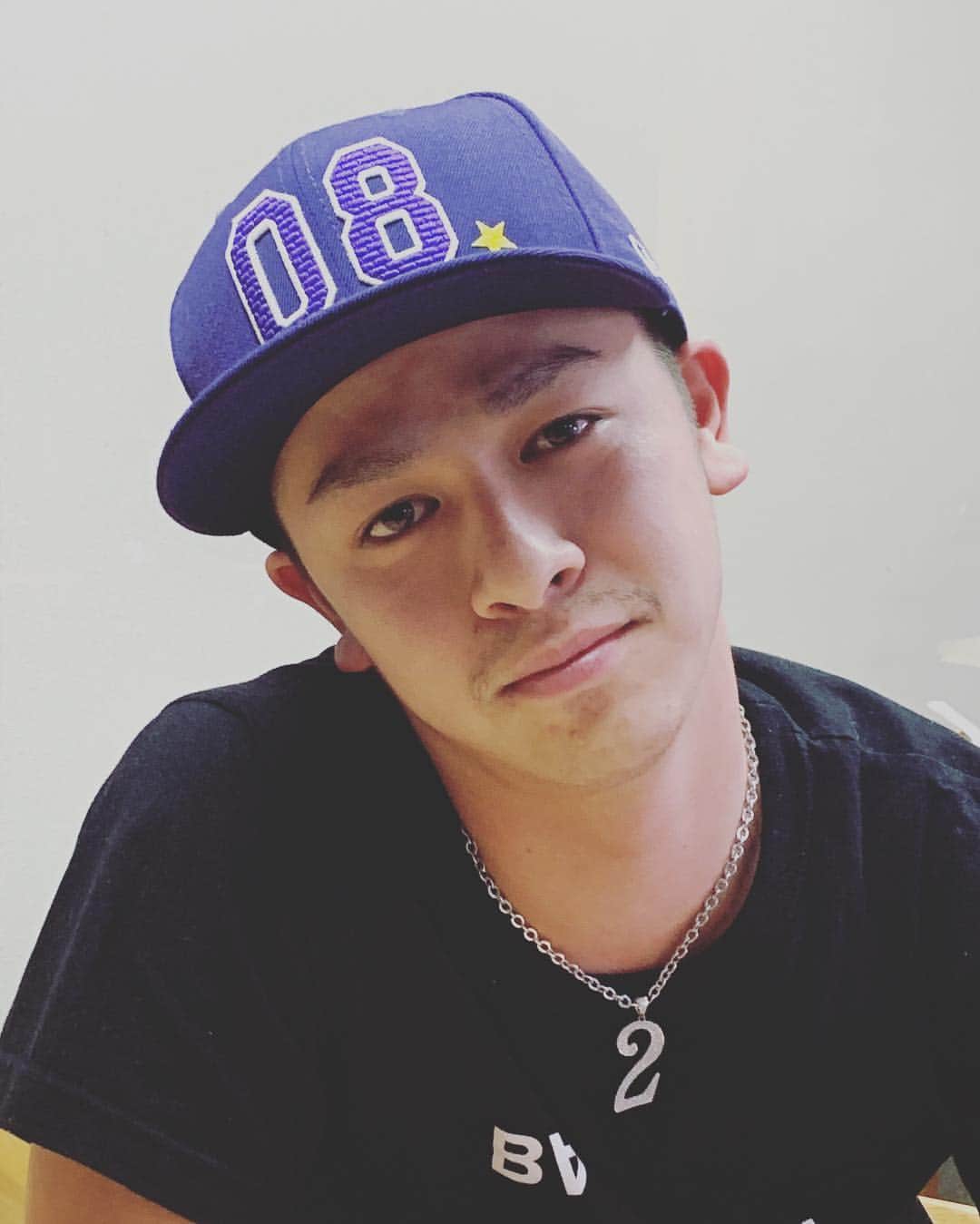 のインスタグラム：「こんにちは。 自主トレで徳之島に来ています！ 初投稿は高校の後輩で手伝いに来てもらっている痛風のりょーけんです😭  去年は痛風はリタイヤしたので今年は最後まで頑張ってほしいです👊」