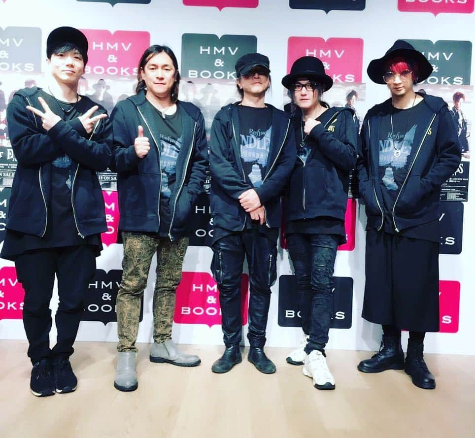 Ikuoさんのインスタグラム写真 - (IkuoInstagram)「RayflowerインストアHMV & BOOKS SHINSAIBASHI無事終了しました！たくさんのご来場ありがとう！これで「Endless Journey」全行程終了‼️とても楽しい旅でした😋みなさんほんとにありがとうございました‼️ #rayflower  #ikuo #endressjourney」1月6日 17時51分 - ikuobass