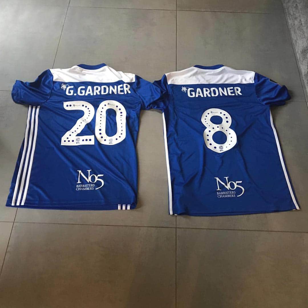 ゲイリー・ガードナーのインスタグラム：「💙⚽️」