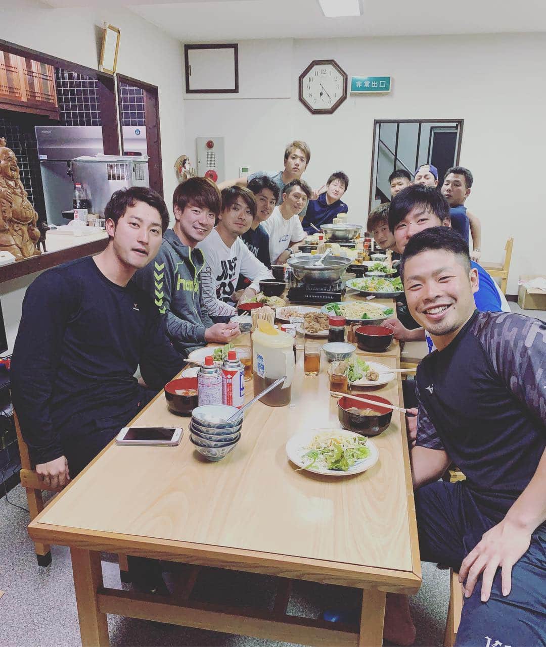 のインスタグラム：「練習終わってみんなでご飯！！ 良い時間です☺️」