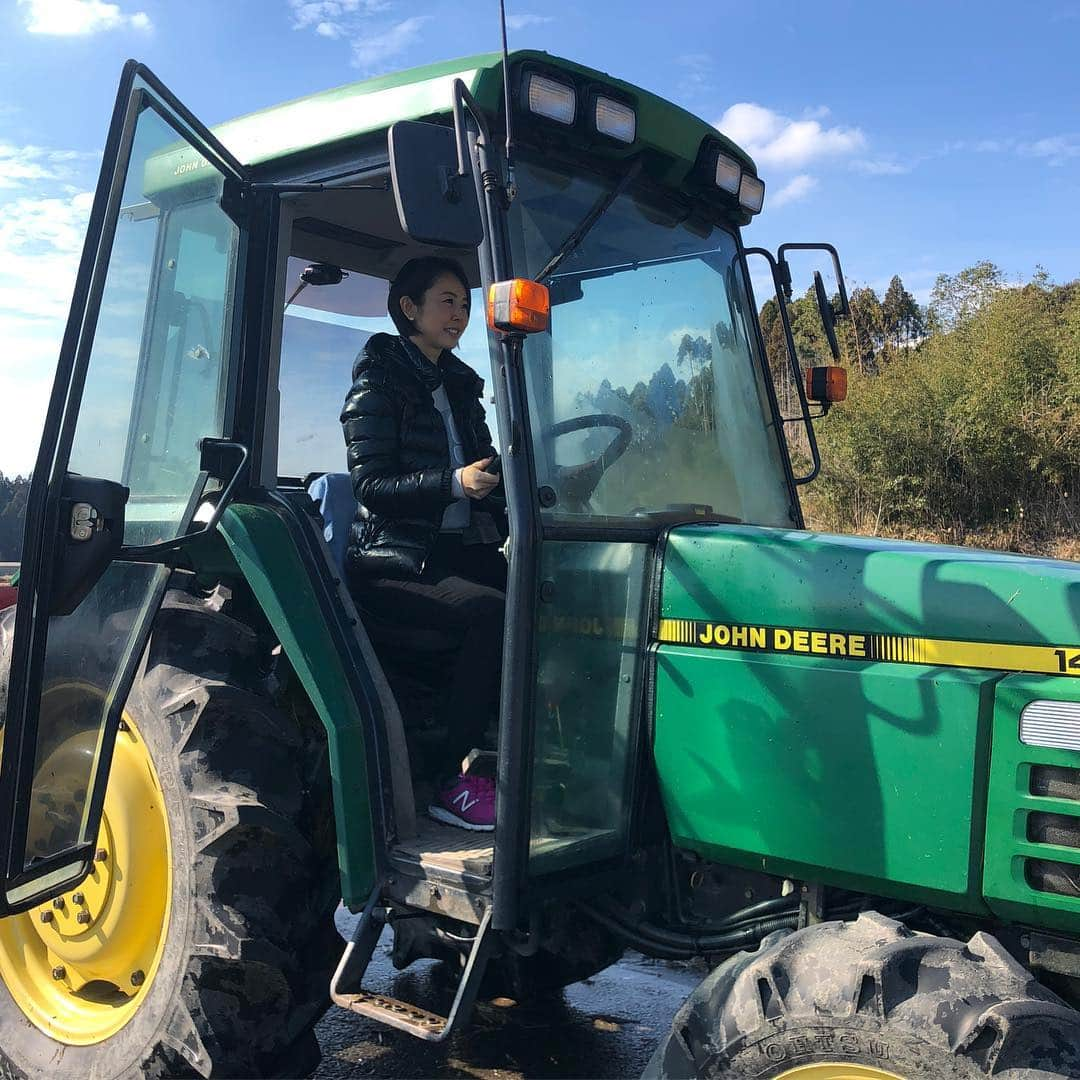 宮崎宣子さんのインスタグラム写真 - (宮崎宣子Instagram)「ハーブ園をやるには、 トラクター🚜の運転が必要かもしれないです…💦 大型特殊免許🚜🚜🚜 #大型特殊免許 #大型特殊 #耕運機 #資格が必要 #道路を走るなら #かっこよかったです」1月6日 20時22分 - miyazaki_nobuko