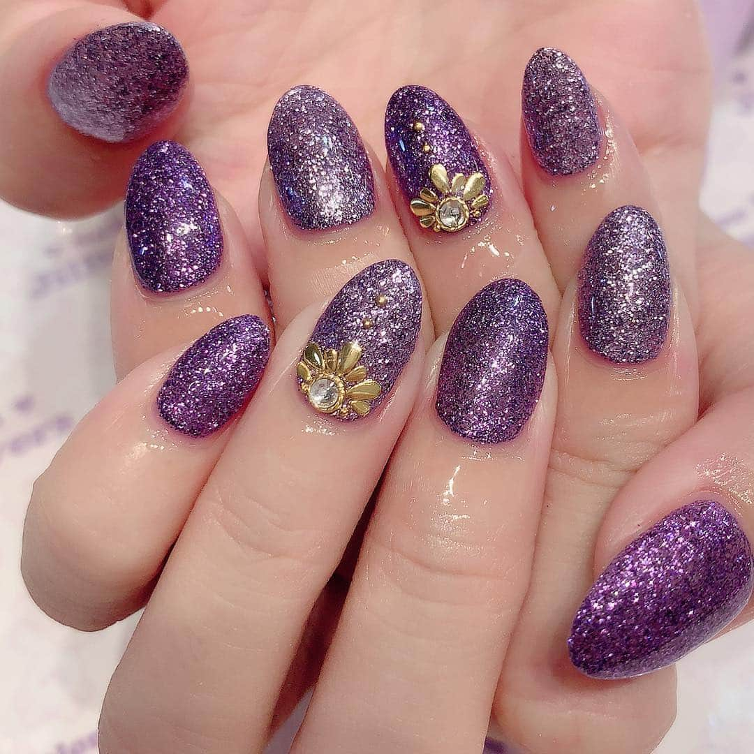 杉山佳那恵さんのインスタグラム写真 - (杉山佳那恵Instagram)「@jillandlovers でnew nail🥳💜 ・ 最近キラキラのラメnailがお気に入り✨✨✨ ・ @miomio_0409 ありがとうっ💜 ・ ・ #nail#new#jillandlovers #むらさき#ナスビネイル#笑#キラキラ」1月6日 20時26分 - kanaxxy_0421