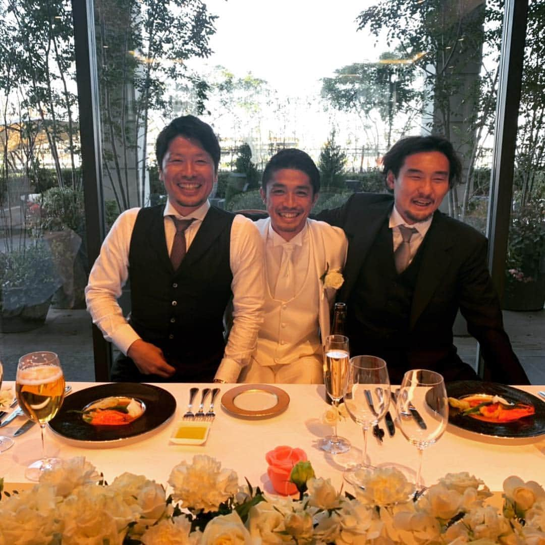 片岡洋介さんのインスタグラム写真 - (片岡洋介Instagram)「渡部選手の結婚式へ行ってきました。 暖かくほっこりとする素敵な式でした。幸せな時間をありがとう^ ^ 大輔、奥さん結婚おめでとう㊗️ 末永くお幸せにね。  明日から初仕事。 セカンドキャリア支援を第一に考えて 選手の頃のように色々な事に挑戦していきたいと思います。 今年もどうぞよろしくお願いします！ セカンドキャリア支援#大宮アルディージャ#結婚式#仲間#再会」1月6日 20時48分 - katachan.34