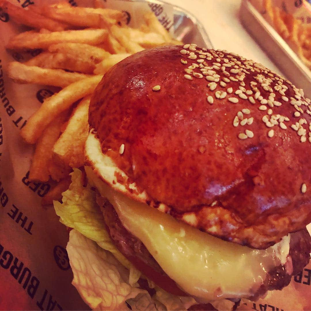 伊石真由さんのインスタグラム写真 - (伊石真由Instagram)「🍔✨ #hamburger #cafe #渋谷ストリーム #thegreatburger #thegreatburgerstand #instaphoto #instafollow #instagood #happy #yammy #voiceactor #actress #声優 #役者 #ハンバーガー #カフェ」1月6日 21時21分 - mayu_iseki_