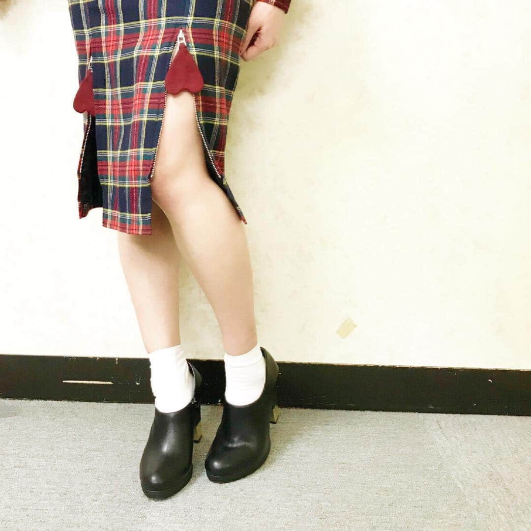 須田亜香里さんのインスタグラム写真 - (須田亜香里Instagram)「1月6日(日) 日テレ【 行列のできる法律相談所 】 全身写真ペタリ。可愛さ渋滞してるワンピース🤤❤️ #行列のできる法律相談所 #コーディネート #ワンピース」1月6日 21時33分 - akarisuda