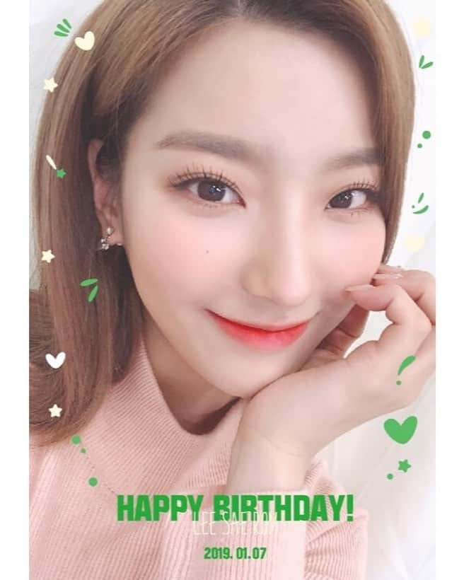 Mnetさんのインスタグラム写真 - (MnetInstagram)「⠀⠀⠀⠀⠀⠀⠀⠀⠀⠀⠀⠀⠀⠀⠀⠀⠀ [#fromis_9 🎉] 190107 HAPPY BIRTHDAY TO SAEROM 자랑스러운 캡틴💝 #프로미스나인 #새롬 의 생일을 축하합니다 #HAPPY_SAEROM_DAY #이새롬」1月7日 0時00分 - officialfromis_9