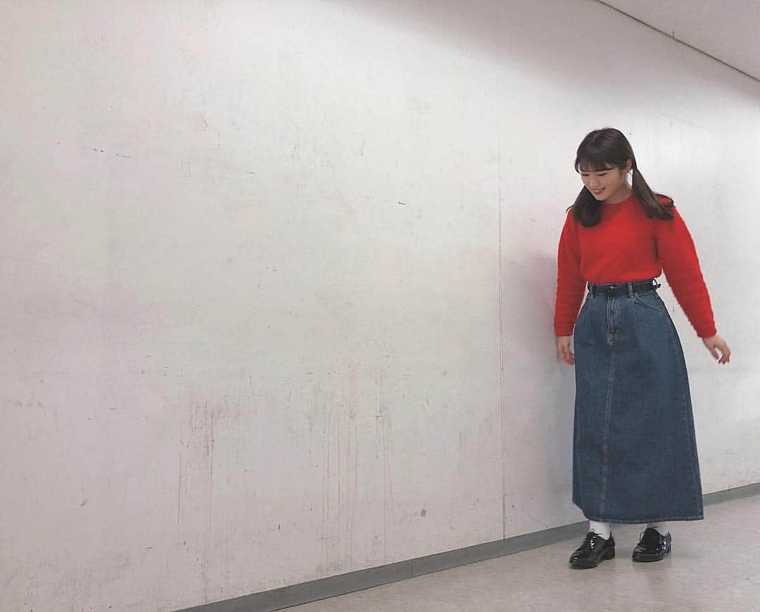 渋谷凪咲さんのインスタグラム写真 - (渋谷凪咲Instagram)「とことこナギッション 🎓👖❤️ . . Knit #jamiesons skirt #lee socks #uniqlo shoes #古着 . . #fudge さん大好きで、fudgeさんに載ってたニット🧶 . @fudge_magazine さん本当可愛くて、こんな風な お洋服になりたいなあ☺️🌼 . . #ナギッション #握手会 #私服 #ootd #knit #シンプルコーデ」1月7日 0時08分 - nagisa_nikoniko