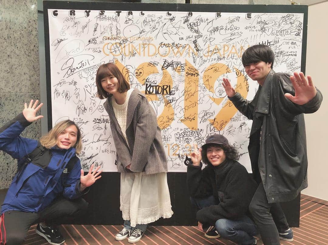 ShiggyJr.さんのインスタグラム写真 - (ShiggyJr.Instagram)「COUNTDOWN JAPAN 18/19@幕張・MOON STAGE🌕 このライブがShiggy Jr.の2018ライブ納め&2019ライブ始めでした🎤🎸✨(出番が12/31の25:15〜だったので判断はお任せさせて頂きたいでしかないです🙇‍♂️) 遊びに来てくださった皆さん、ありがとうございました❣️🚀💨 実はこの時にツアーに先駆け、アルバム『DANCE TO THE MUSIC』からライブ初披露の新曲なんかもやらせて頂いたりしましたがいかがでしたでしょうか❓🕺💫 2019年も早くも1週間。早速今週からまたツアーリハに精を出して参りますー‼️👨‍👨‍👧‍👦🔥(ス) #CDJ1819 #MOONSTAGE #1月から #猪突猛進 #ShiggyJr.の #2019 #DTTM #よろしくお願いします」1月7日 0時09分 - shiggy_jr