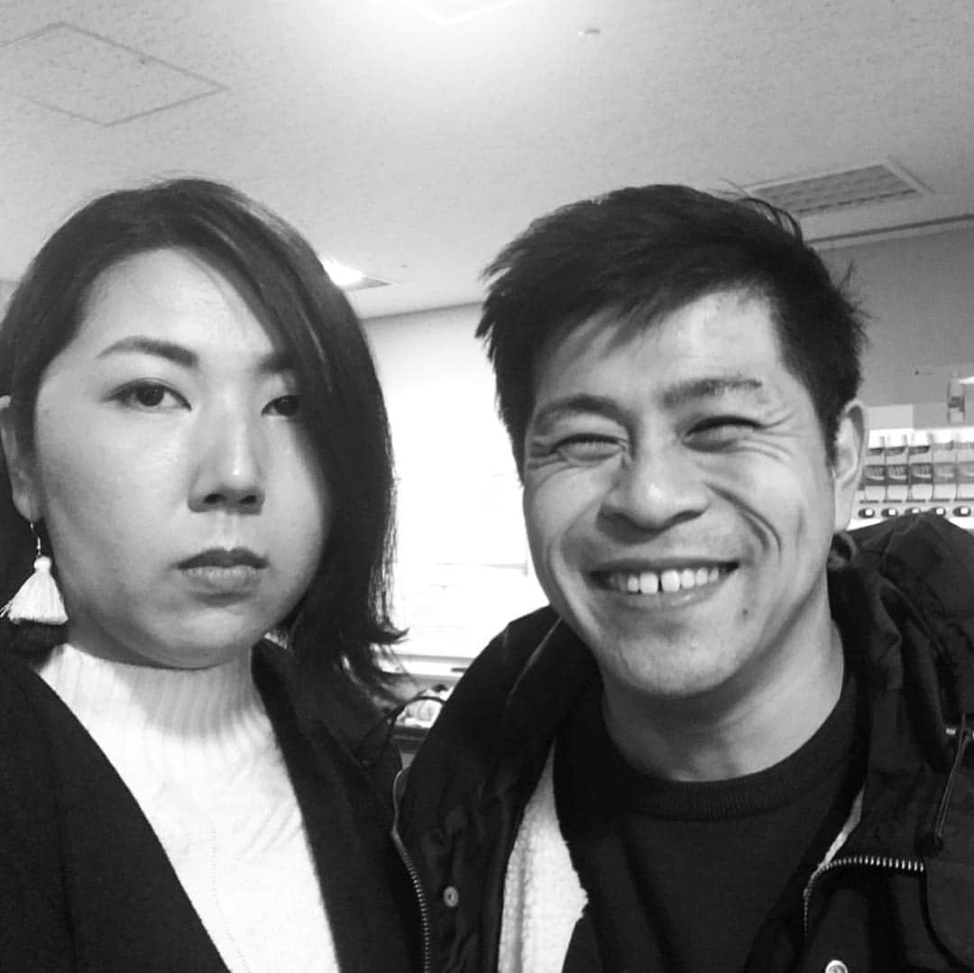 緑川まりさんのインスタグラム写真 - (緑川まりInstagram)「日本での思い出写真 . . ・誠子に誕生日プレゼント渡せた . ・初瀬さんを呼び出しておちょくれた . ・ドラゴンボールのように散らばったアジア住みます芸人達との食事会 . ・金属バットともやすの合法ファ○ク . ・ゆりやんとよっちゃんと女子楽屋 . ・櫻井会での初詣 . ・祇園のたろしゃんとあけおめ . ・ケンシロウさんに撮ってもらったイケメン水田さん . ・守谷。 . . #ミャンマー住みます #緑川まり #誠子 #ななまがり初瀬 #住みますアジア #金属バットともやす #ゆりやんレトリィバー #ガンバレルーヤよしこ #祇園櫻井 さん #ヘンダーソン子安 #ジソンシン下村 #紅しょうが稲田 #あやつるポン #きんめ鯛上田 #和牛水田 さん #祇園木崎 さん #守谷。 #japan #myanmar #sumimasu #geinin #OOSAKA」1月7日 0時47分 - midorikawa06