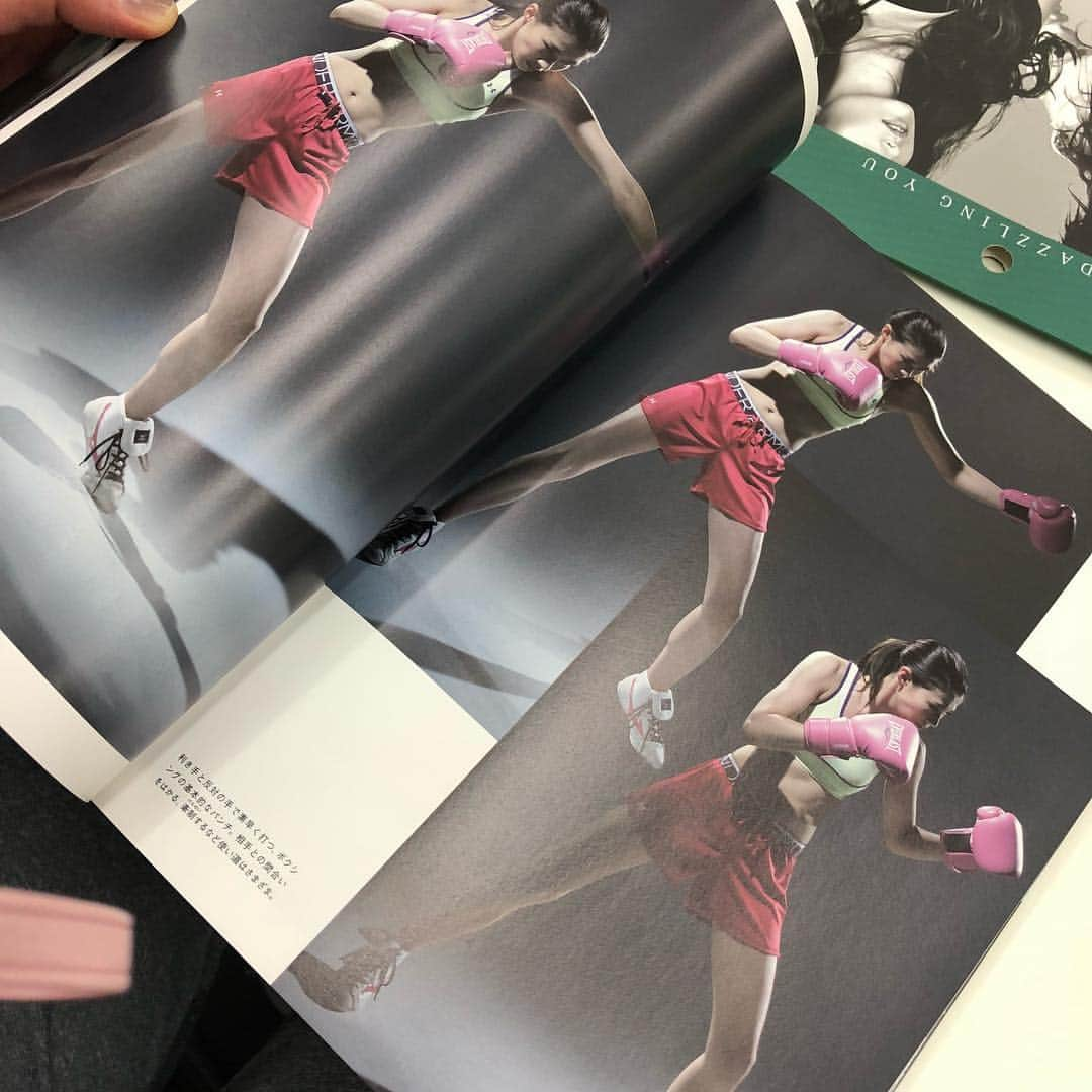 高野人母美さんのインスタグラム写真 - (高野人母美Instagram)「i can Action🤼‍♂️🤼‍♂️ my japanese book #magazine  またfacebookに懐かしき思い出😊  #boxen #usaf #thankyou #nycfood #eat #stop #food #cake #california #nyc #la #english #tbt #Hollywood #body #sexy #sexybaby #model #professional #japanese #japan #foot #box #boxing #boxing #asiansexy #kik #kickboxing #boxer」1月7日 6時27分 - tomomitakano7