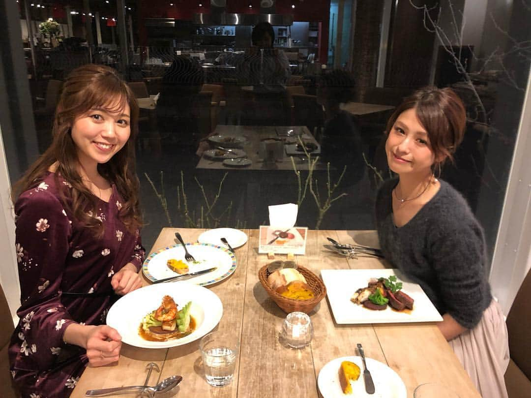 齋藤優紀さんのインスタグラム写真 - (齋藤優紀Instagram)「はるなちゃん @haruna.0425 とご飯😊💕💕 久しぶりに会えて、話せて、ほんと楽しかった✨✨ わたしの方が年上だけど、はるなちゃんが先輩な部分もあって、話を聞けて本当に良かった😭頑張ろうって思えたよ💕  笑顔が本当に可愛くて、ずっと見ちゃう😍💕💕また会おうねー😍  #teamhirody #teamhirodynext #teamhirodyangels #ssa #サマースタイルアワード#サマスタ #腹筋女子 #筋トレ女子 #fitnessgirl #アブクラックス #アブクラックス女子 #インスタダイエット #スポーツウェア #トレーニングウェア #フィットネスウェア #筋トレ #トレーニング #ジム #フィットネス #筋肉 #マッチョ #ダイエット #ワークアウト #ボディメイク#beauty#エニタイム #anytimefitness #ウォーキングレッスン#ディナー#カーブドッチ」1月7日 6時44分 - yuki_fit0828