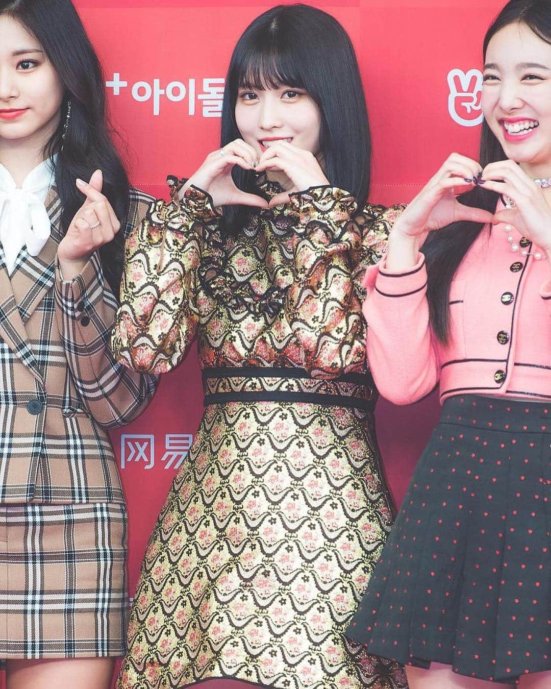 モモさんのインスタグラム写真 - (モモInstagram)「♡ [Fantaken] 190106 - Golden Disc Awards Red Carpet - #GetWellSoonMomo ❤️ #MOMO #트와이스 #모모 #平井もも #もも #TWICE © press」1月7日 17時27分 - momojype