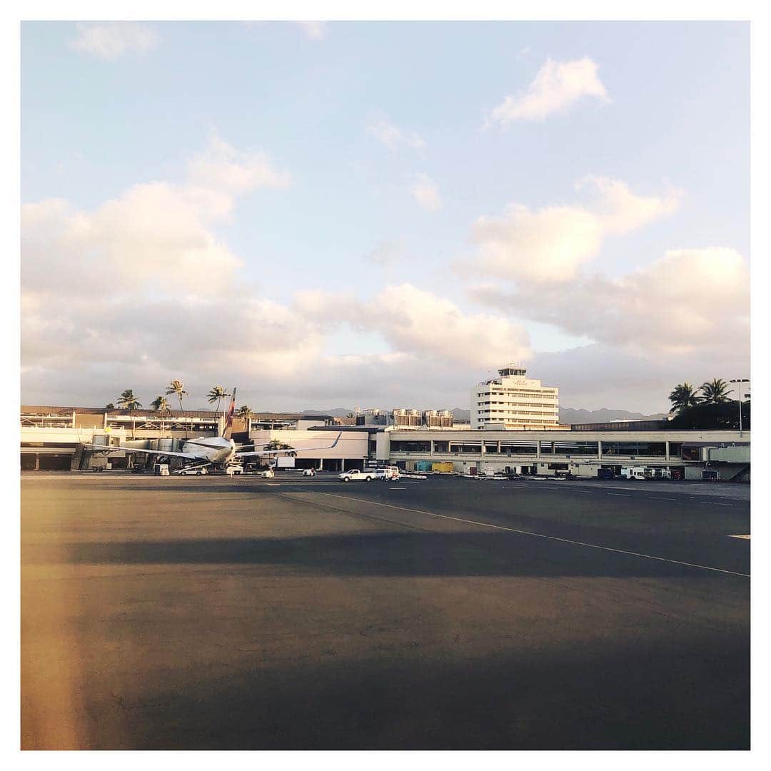 椎名琴音さんのインスタグラム写真 - (椎名琴音Instagram)「あたたかい島にきました 10歳から大親友あしゅりーとあしゅママに会えてうれしい！」1月7日 17時36分 - sheena_cyborg_fourandahalf