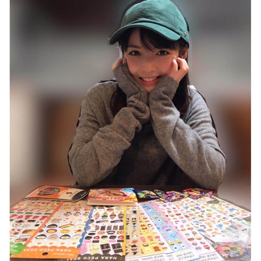 道重さゆみさんのインスタグラム写真 - (道重さゆみInstagram)「そして先日 シール始めました！ の写真♡ #シール始め  #シールを前にご満悦」1月7日 16時31分 - sayumimichishige0713