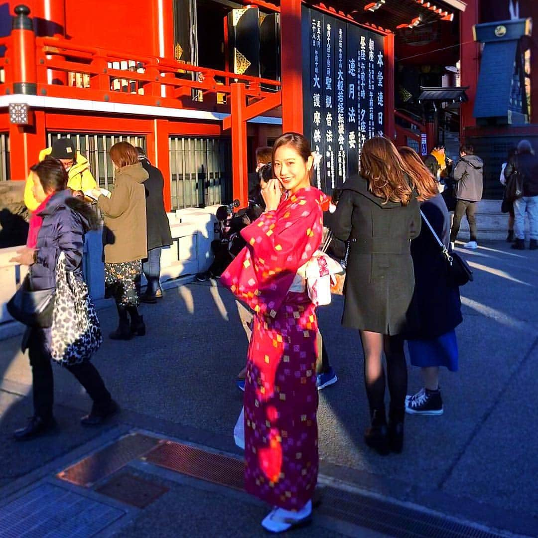 麻倉みなのインスタグラム：「2019 新年明けましておめでとうございます☀︎ 今年もよろしくお願いします❤︎ #浅草 #地元の同級生 #着物 #2019」