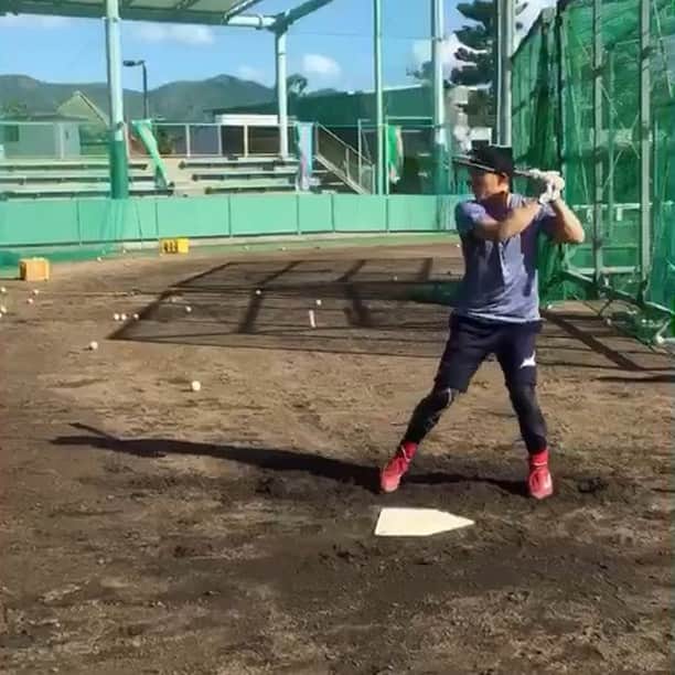 のインスタグラム：「お疲れ様です。 今日は龍馬のバッティングを載せます！！ #西川龍馬」