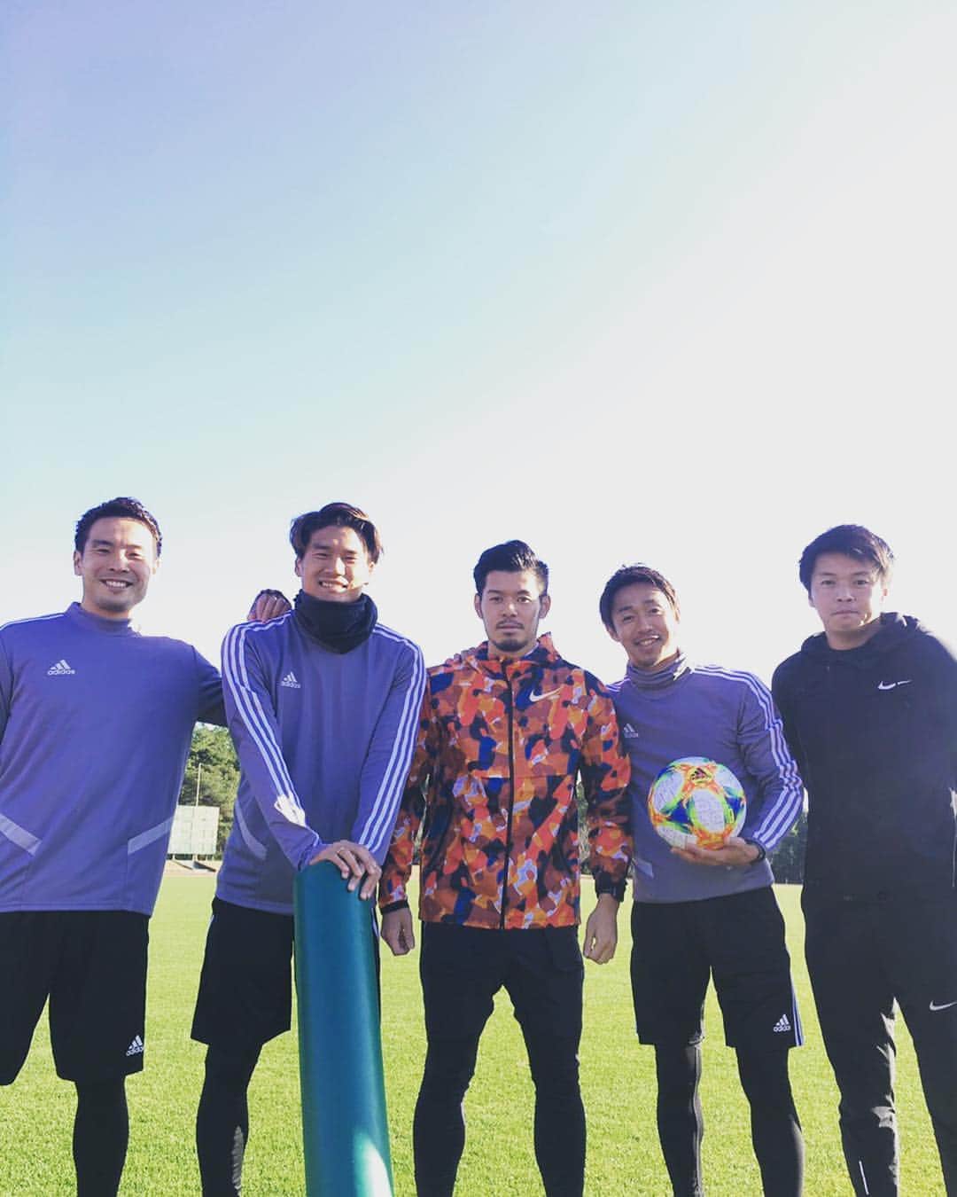 清武弘嗣のインスタグラム：「今日から自主トレキャンプスタート!! 気持ちのスイッチを切り替えて、1年間戦える身体作りをしたいと思います。 #山ちゃん #こうた #ほたる #たくさんの人の力を貸してもらい #充実したキャンプにしたいと思います😊 #感謝」