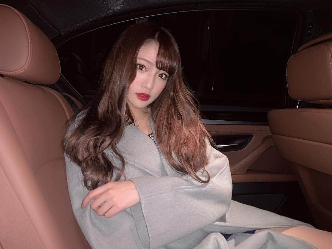 志田友美（ゆうみん）のインスタグラム：「楽しい楽しい地元帰省も終わり、 仕事初めのため大阪に来ています🥳🎈 去年より長くいられて美味しい手料理も食べれて地元の友達にもあって最高なお正月休みでした🎵 2019年もがんばろーがんばろー😾👊 #todayful #2019 #instagood #instadaily」
