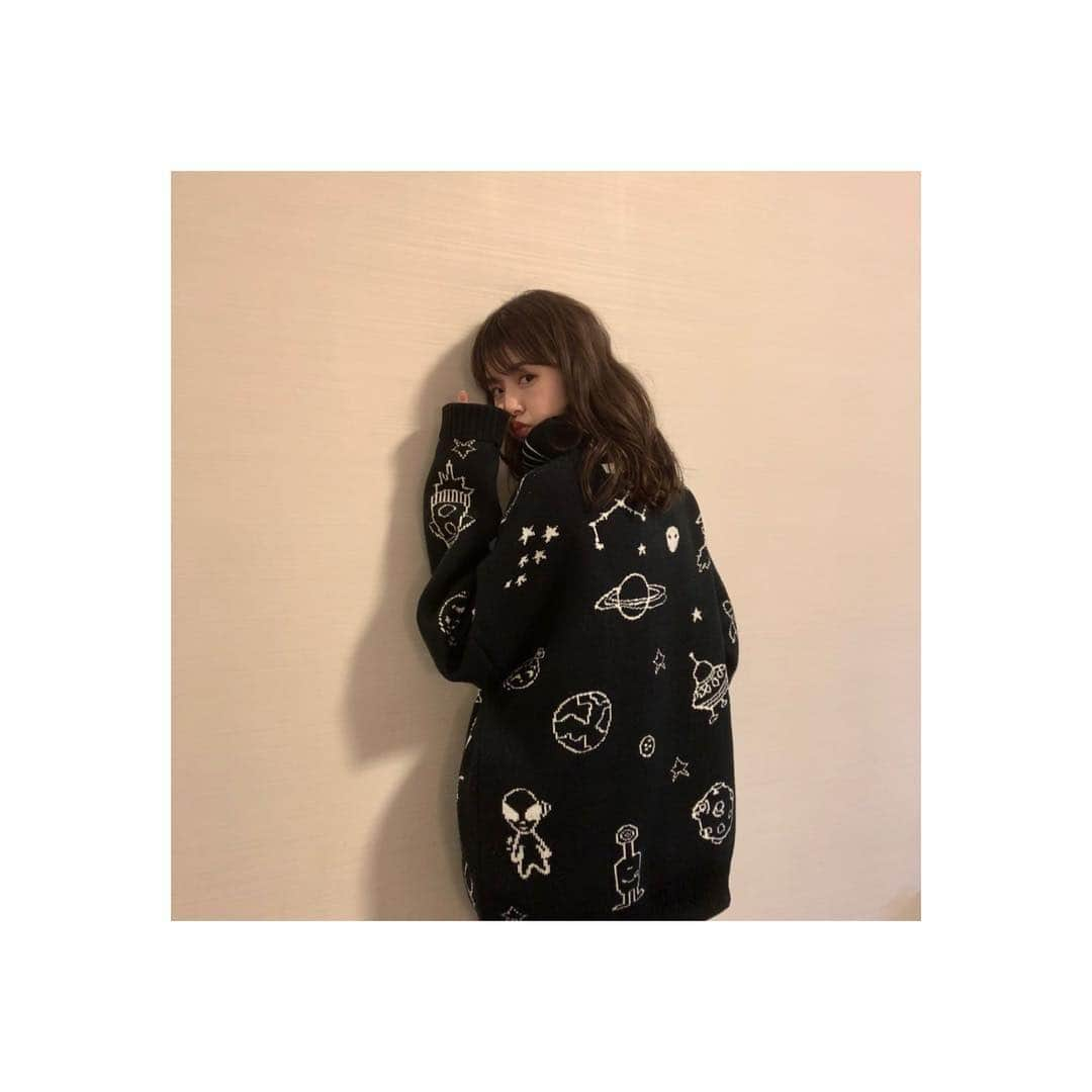 鈴木ゆうかさんのインスタグラム写真 - (鈴木ゆうかInstagram)「. . 宇宙ニットお気に入りすぎる件 . いろんな宇宙人がいるの👽笑 ノンノのインスタにディズニーコーデのオフショット載ってるからみてね ✌︎✌︎✌︎」1月7日 20時51分 - yuu_pl