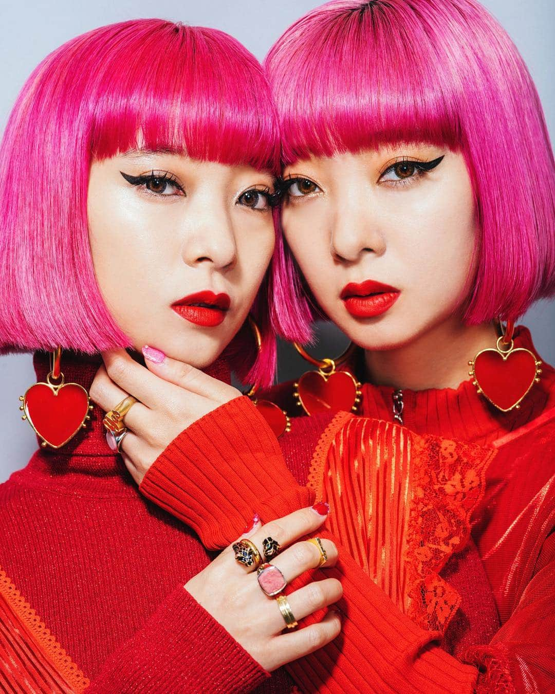 M∙A∙C Cosmetics Japanさんのインスタグラム写真 - (M∙A∙C Cosmetics JapanInstagram)「⠀ RUBY WOO TOKYOが赤リップを象徴とする“AMIAYA”とコラボレーション💄✨ ⠀ 日本にしかないRUBY WOO TOKYOをぜひ体験してみて❤️❤️ ⠀ ⠀ #RubyWooTokyo ⠀ ⠀ ⠀ MODEL : @amixxamiaya @ayaxxamiaya MAKE : @rumikoikedaharrismakeup @mac_ryoko PHOTO: @takaki_iwata ART DIRECT: @aiaizm ⠀ ⠀ ⠀ ⠀ ⠀ #MACCosmeticsJapan #MACコスメ #MACCosmetics  #MAC #コスメ #メイク  #リップ #リップスティック #赤リップ #ルビーウートーキョー #OnlyInJapan #Tokyo #Lipstick #MACリップ」1月7日 21時00分 - maccosmeticsjapan