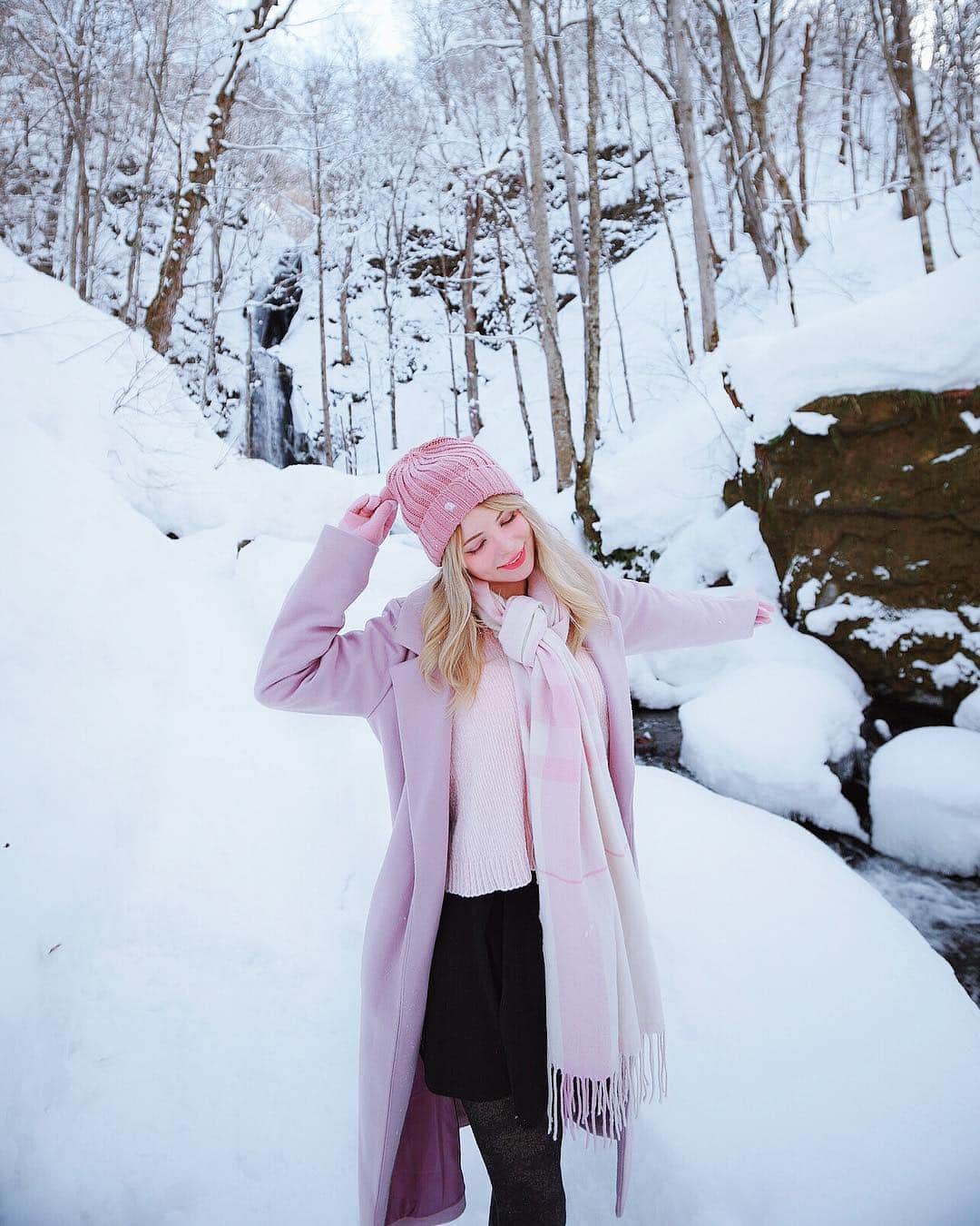 ソフィーさんのインスタグラム写真 - (ソフィーInstagram)「Do you like the snow? I’ve always loved it but I don’t get to see it often! ❄️ #snow #yuki #ootd #hoshinoresorts #aomori #japantravel #tokyomodel #japan #travel #kawaiifashion #雪 #冬 #青森」1月7日 21時47分 - peachmilky_