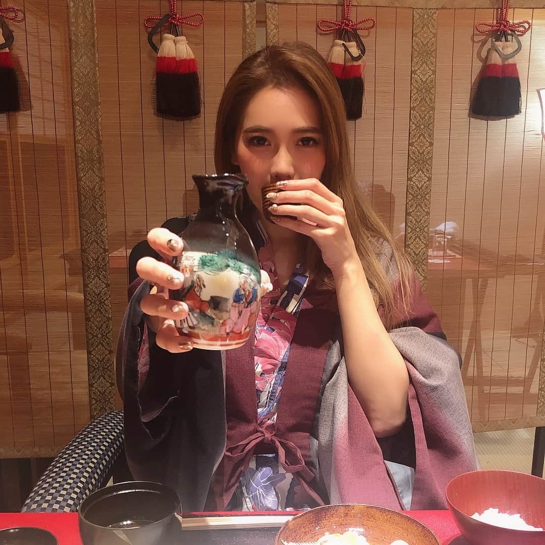 のインスタグラム：「#熱燗 が美味しい季節です🍶☃️ * * * #金沢 #加賀 #山中温泉 #温泉 #cjjuri #jurixoxoxo #goodday #dayoff #japanesegirl」