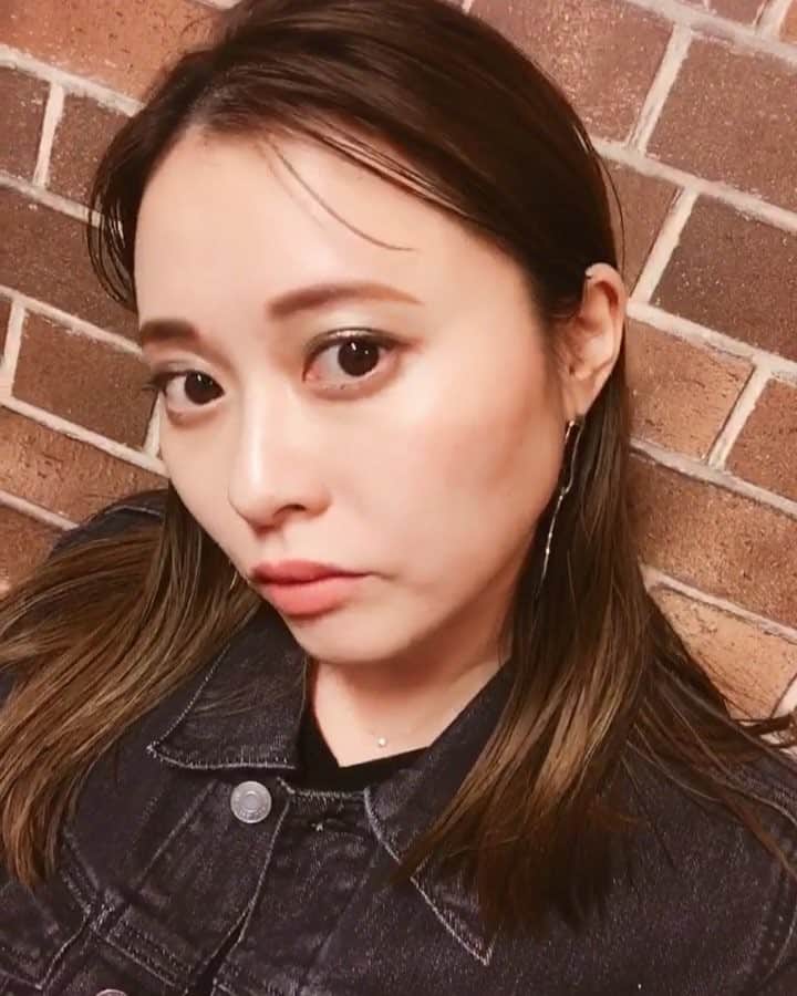 のインスタグラム：「.﻿ 前髪あげてウェットにして﻿ 仕事始めでした👐🏻﻿ ﻿ Gジャン着たの何年振りだろう笑﻿ たまにはいいね！﻿ ﻿ ﻿ #髪型アレンジ#ウェットヘア#ウェットスタイリング #hair#hairstyle#ootd#makeup#selfie」